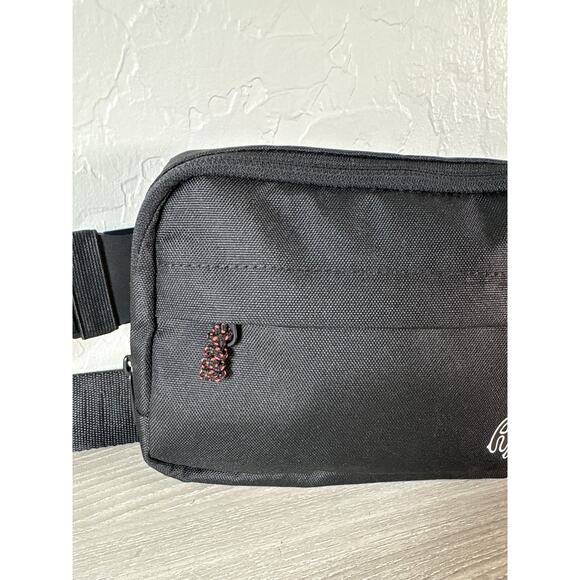 Under Armour Loudon Waist Bag Crossbody Bag 'Black Orange' Running Rose Arrow - Picture 3 of 6